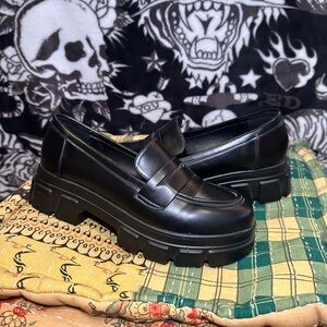 COURTESY CALL PLATFORM LOAFERS